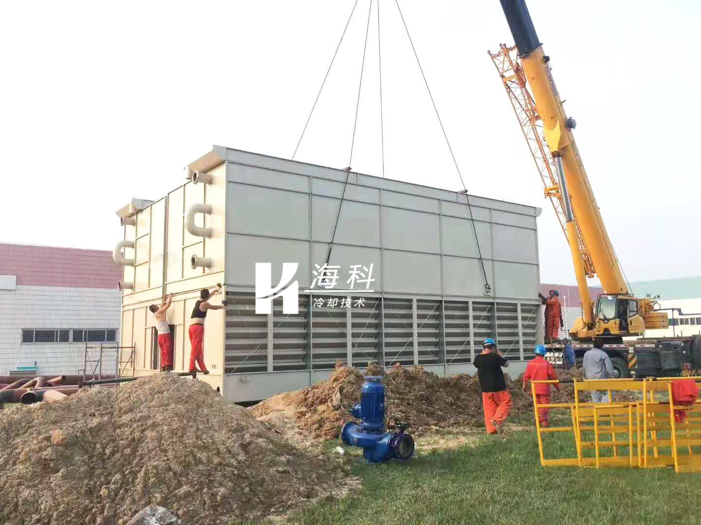 干湿联合闭式冷却塔现场2.jpg