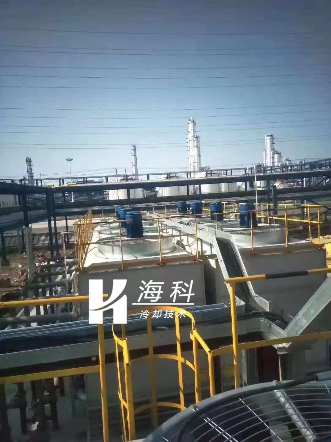 干湿联合闭式冷却塔现场.jpg
